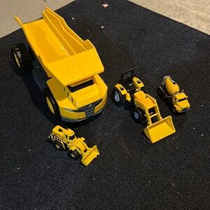 Cat‎ Yellow Construction Vehicle Toy Set